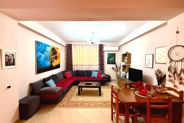 Shtepi ne shitje Shtepi Private ne Tirane, 4+1, Mobilimi E mobiluar, Pagesa 165,000  Euro.