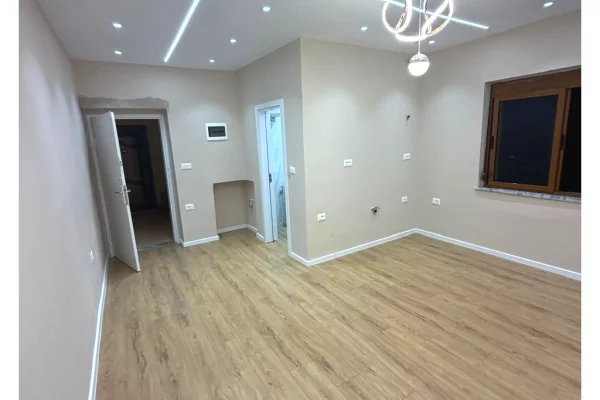 Shtepi ne shitje 1+1 ne Tirane - 82,000 Euro