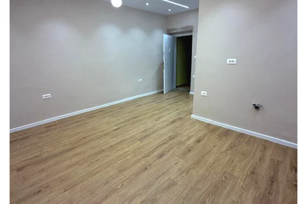 Shtepi ne shitje Apartament ne Tirane, 1+1, Mobilimi Bosh, pa mobiluar, Pagesa 82,000  Euro.