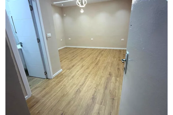 Shtepi ne shitje Apartament ne Tirane, 1+1, Mobilimi Bosh, pa mobiluar, Pagesa 82,000  Euro.