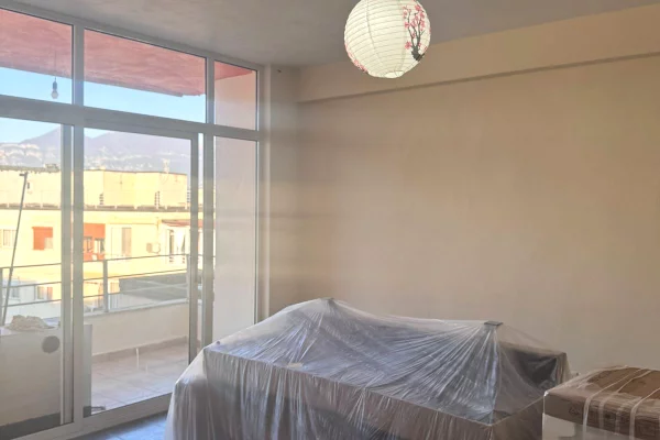 GARSONIERE QE KTHEHET NE 1+1 NE SHITJE NE ASTIR