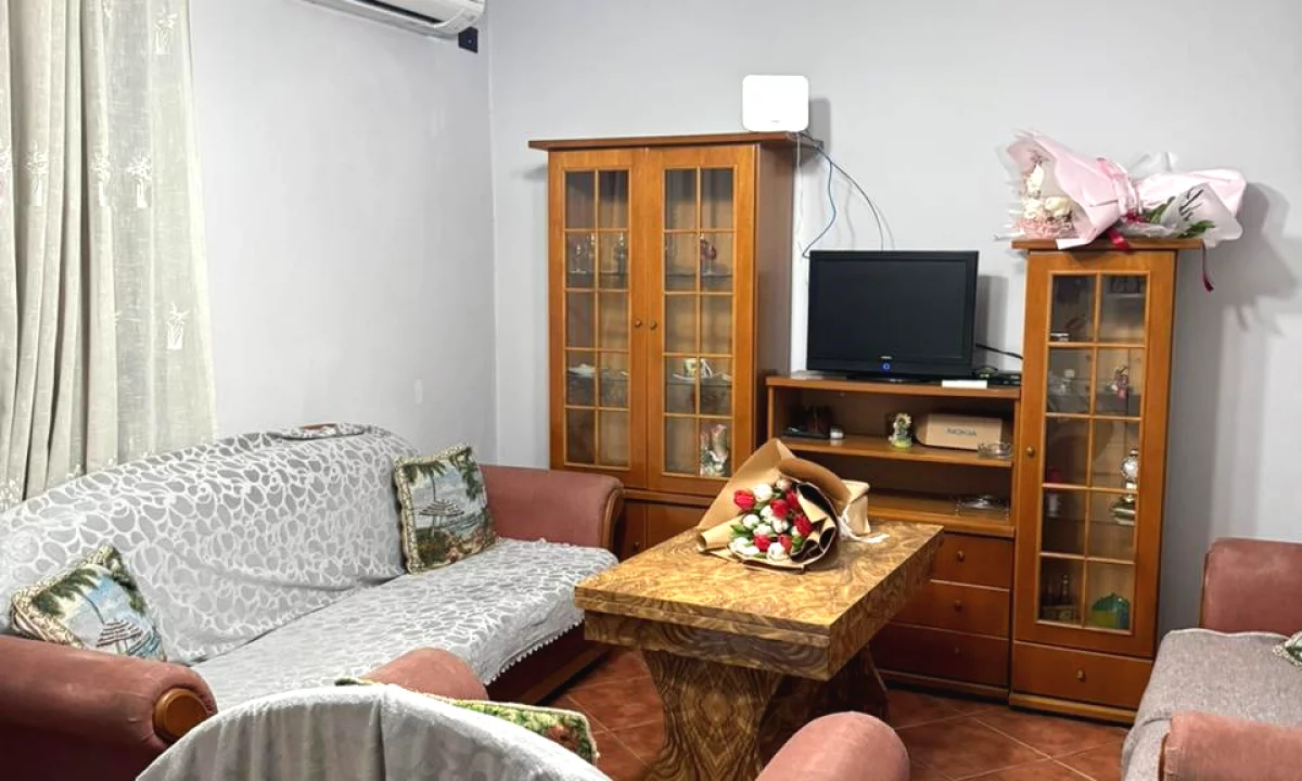 Shtepi me qera Apartament ne Tirane, 2+1, Mobilimi E mobiluar, Pagesa 500  Euro.