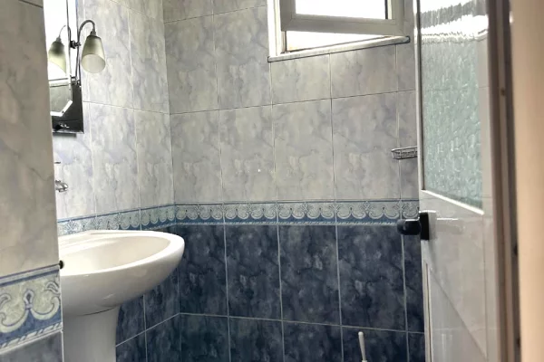 Shtepi me qera Apartament ne Tirane, 3+1, Mobilimi E mobiluar, Pagesa 700  Euro.