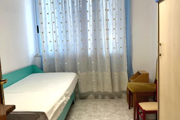 Shtepi me qera Apartament ne Tirane, 3+1, Mobilimi E mobiluar, Pagesa 700  Euro.