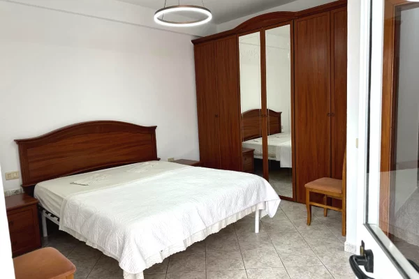 Shtepi me qera Apartament ne Tirane, 3+1, Mobilimi E mobiluar, Pagesa 700  Euro.