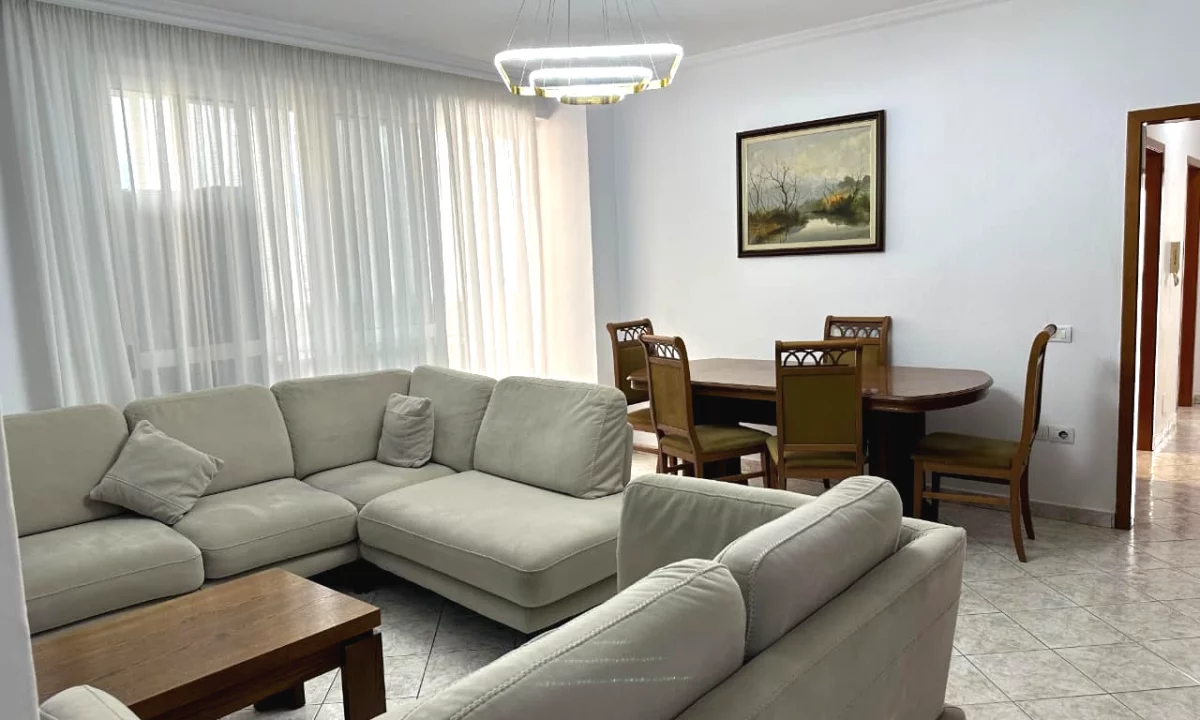 Shtepi me qera Apartament ne Tirane, 3+1, Mobilimi E mobiluar, Pagesa 700  Euro.