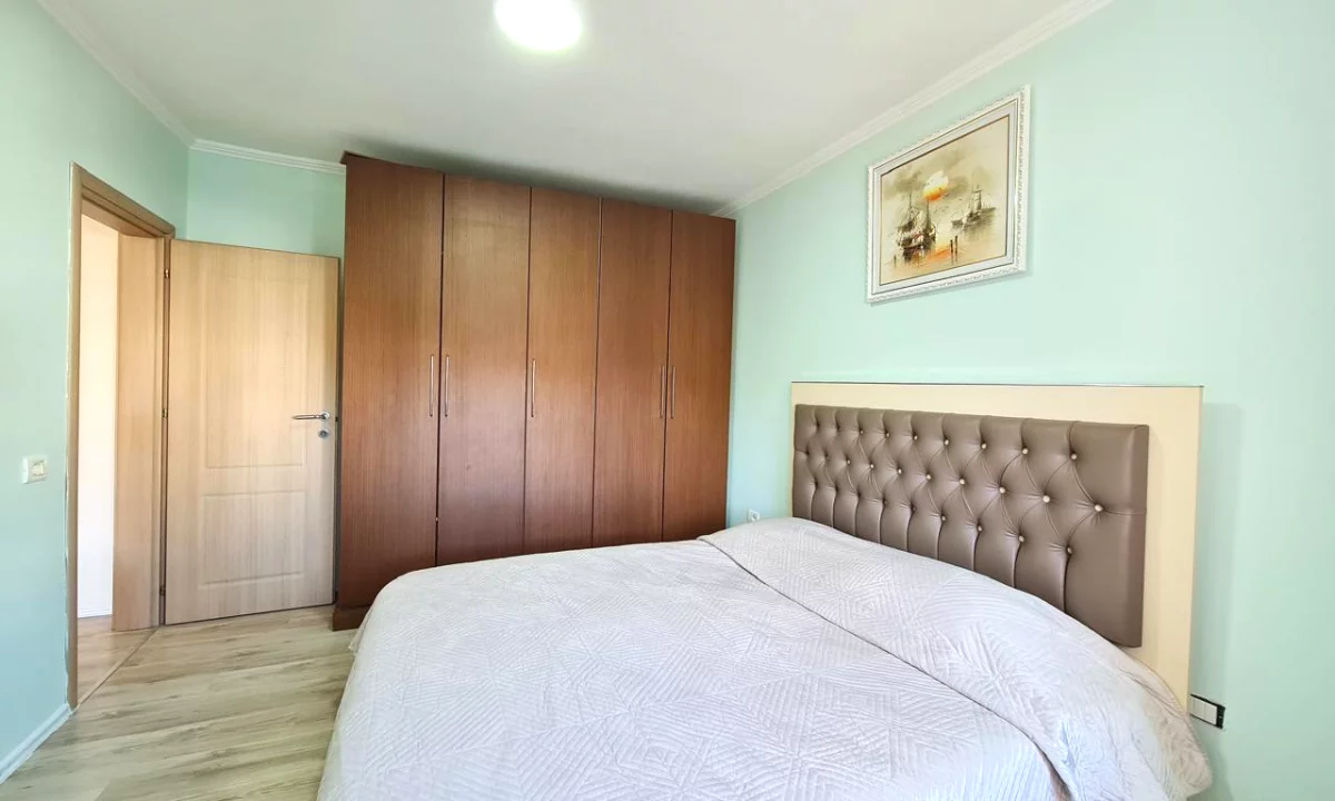 Shtepi ne shitje Apartament ne Tirane, 1+1, Mobilimi Bosh, pa mobiluar, Pagesa 88,000  Euro.