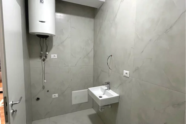 Shtepi ne shitje Apartament ne Tirane, 1+1, Mobilimi E mobiluar, Pagesa 88,000  Euro.