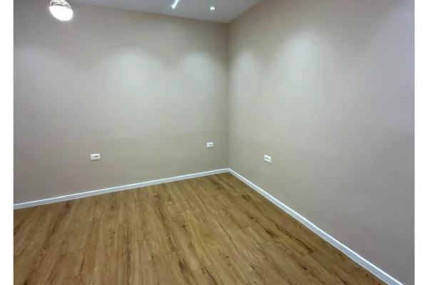 Shtepi ne shitje Apartament ne Tirane, 1+1, Mobilimi Bosh, pa mobiluar, Pagesa 82,000  Euro.