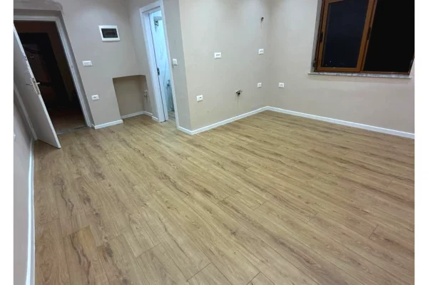 Shtepi ne shitje Apartament ne Tirane, 1+1, Mobilimi Bosh, pa mobiluar, Pagesa 82,000  Euro.