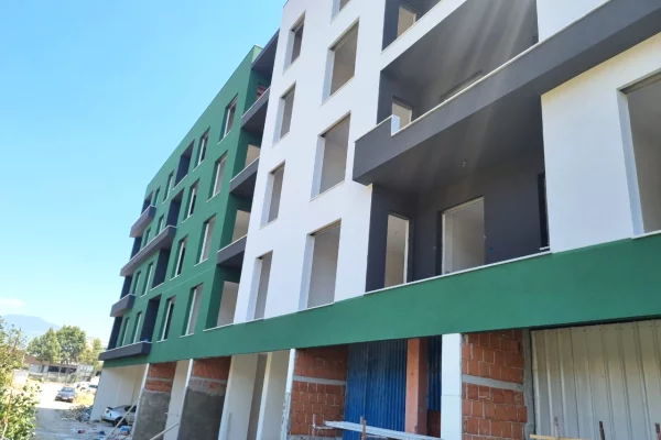 Shtepi ne shitje Apartament ne Tirane, 2+1, Mobilimi Bosh, pa mobiluar, Pagesa 83,000  Euro.