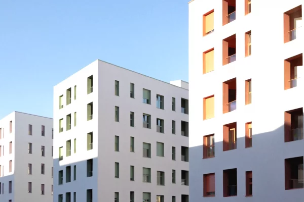 Shtepi ne shitje Apartament ne Tirane, Garsoniere, Mobilimi Bosh, pa mobiluar, Pagesa 92,000  Euro.