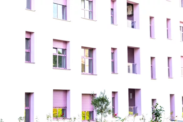 Shtepi ne shitje Apartament ne Tirane, Garsoniere, Mobilimi Bosh, pa mobiluar, Pagesa 92,000  Euro.