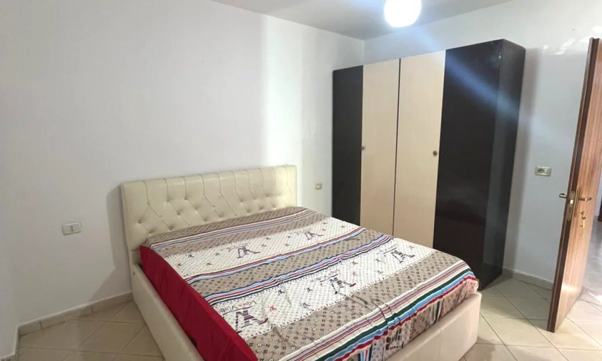 Shtepi ne shitje Apartament ne Tirane, 2+1, Mobilimi Pjeserisht e mobiluar, Pagesa 115,000  Euro.