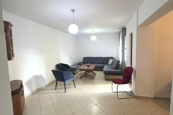 Shtepi ne shitje Apartament ne Tirane, 2+1, Mobilimi Pjeserisht e mobiluar, Pagesa 115,000  Euro.