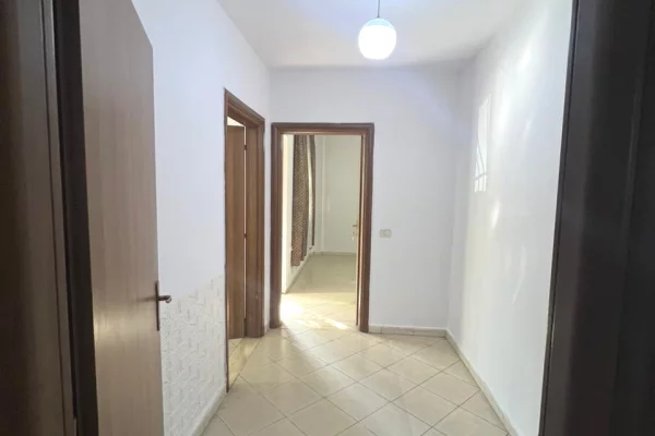 Shtepi ne shitje Apartament ne Tirane, 2+1, Mobilimi Pjeserisht e mobiluar, Pagesa 115,000  Euro.