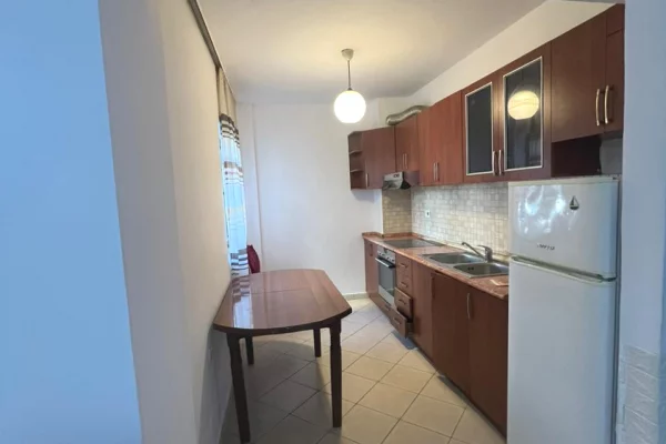 Shtepi ne shitje Apartament ne Tirane, 2+1, Mobilimi Pjeserisht e mobiluar, Pagesa 115,000  Euro.