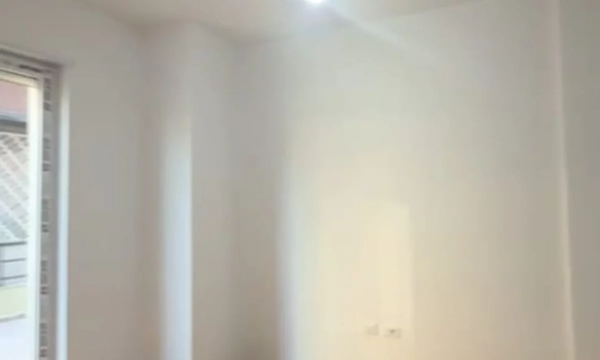 Shtepi ne shitje Apartament ne Tirane, 1+1, Mobilimi Bosh, pa mobiluar, Pagesa 135,000  Euro.