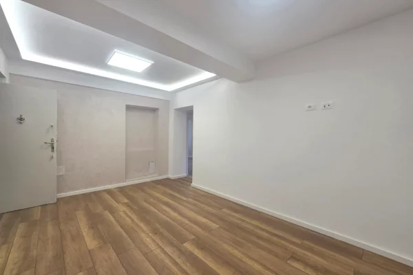 Ambient biznesi me qera 1+1 ne Tirane - 80,000 Leke