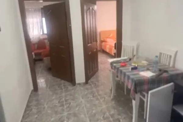 Shtepi ne shitje Apartament ne Tirane, 1+1, Mobilimi E mobiluar, Pagesa 120,000  Euro.