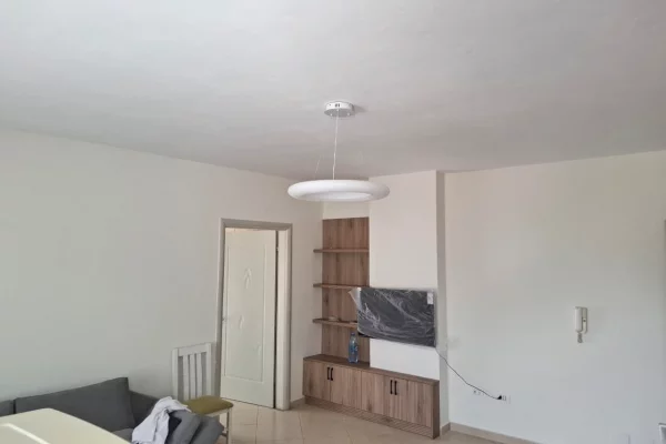 Shtepi me qera 1+1 ne Tirane - 50,000 Leke