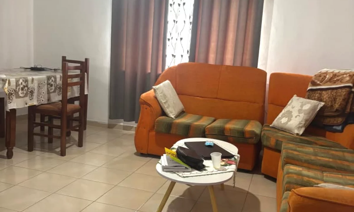 Shtepi me qera Apartament ne Tirane, 2+1, Mobilimi E mobiluar, Pagesa 40,000  Leke.