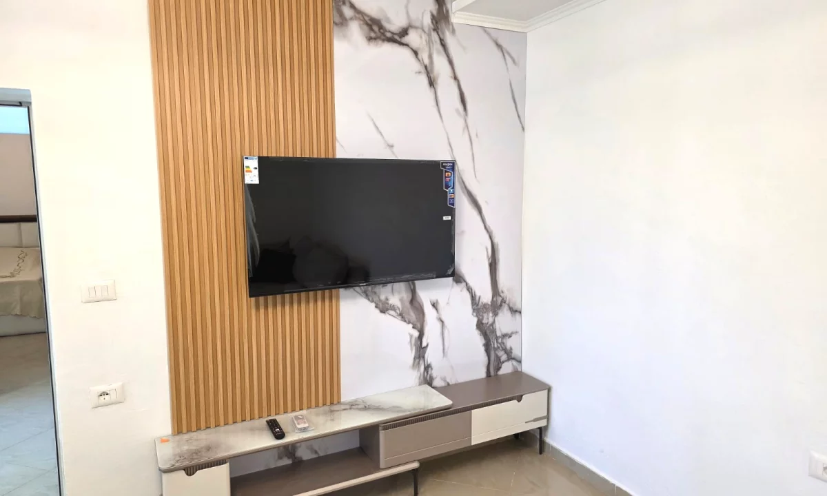 Shtepi me qera Shtepi Private ne Tirane, 1+1, Mobilimi E mobiluar, Pagesa 50,000  Leke.