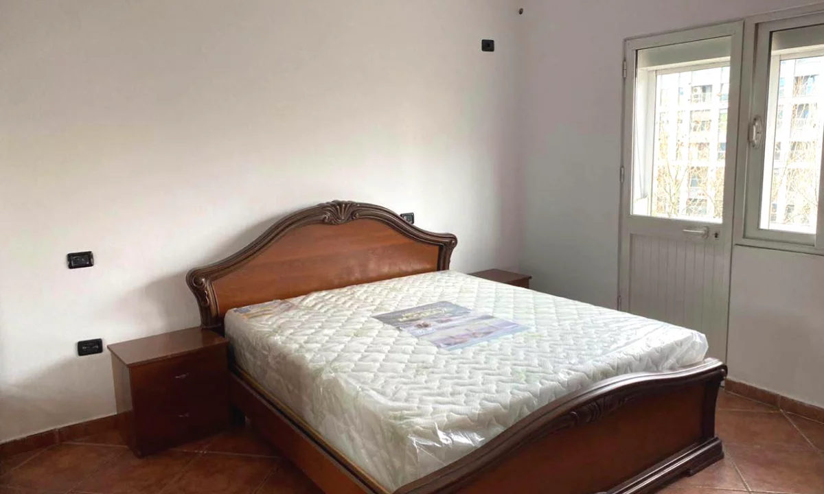 Shtepi me qera Apartament ne Tirane, 3+1, Mobilimi E mobiluar, Pagesa 55,000  Leke.
