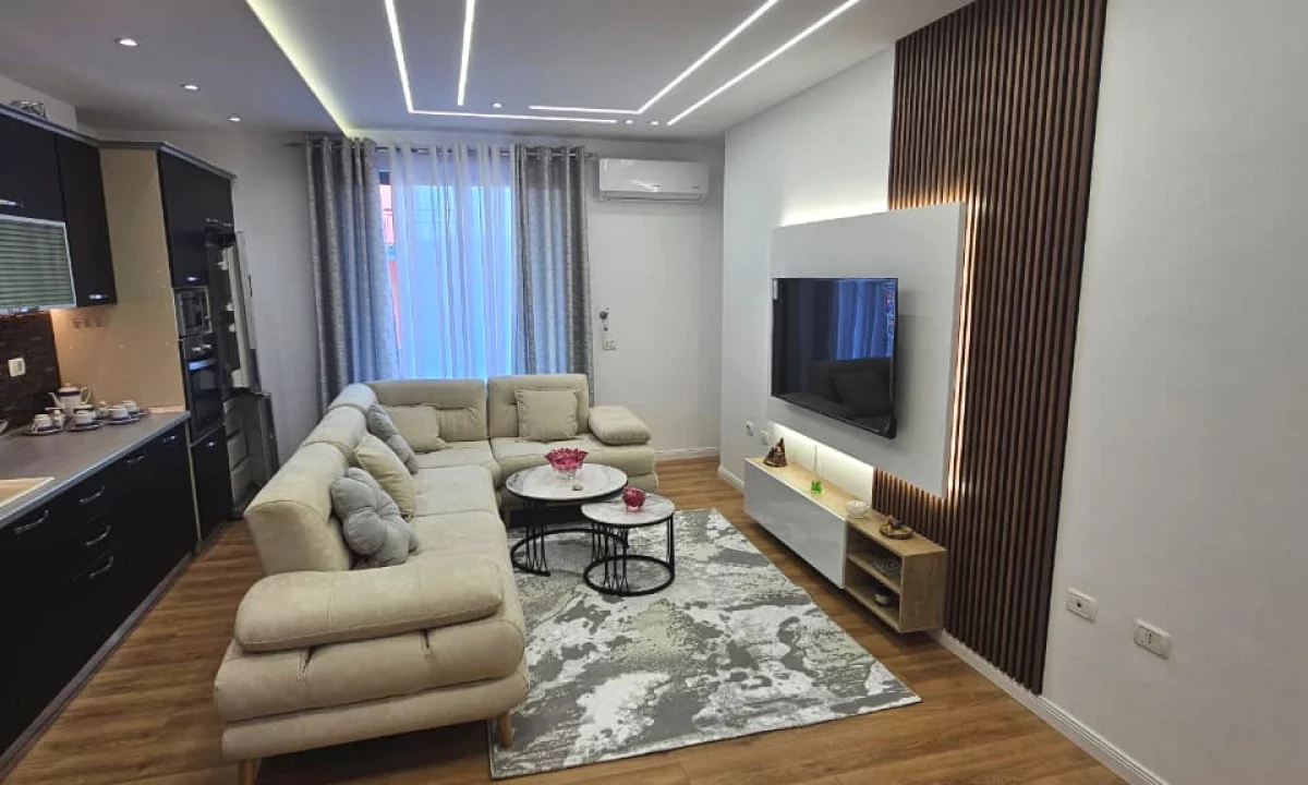 Shtepi ne shitje Apartament ne Tirane, 2+1, Mobilimi E mobiluar, Pagesa 158,000  Euro.