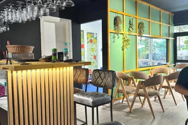 Ambient biznesi me qera 2+1 ne Tirane - 150,000 Leke
