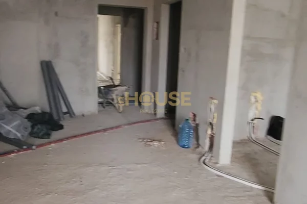 Shtepi ne shitje Apartament ne Tirane, 1+1, Mobilimi Bosh, pa mobiluar, Pagesa 55,500  Euro.