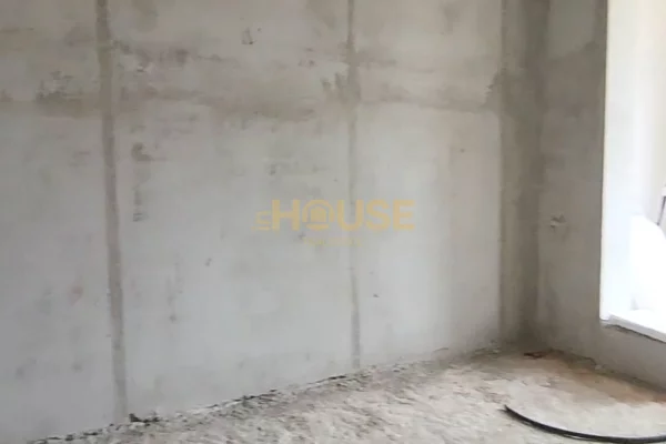 Shtepi ne shitje Apartament ne Tirane, 1+1, Mobilimi Bosh, pa mobiluar, Pagesa 55,500  Euro.