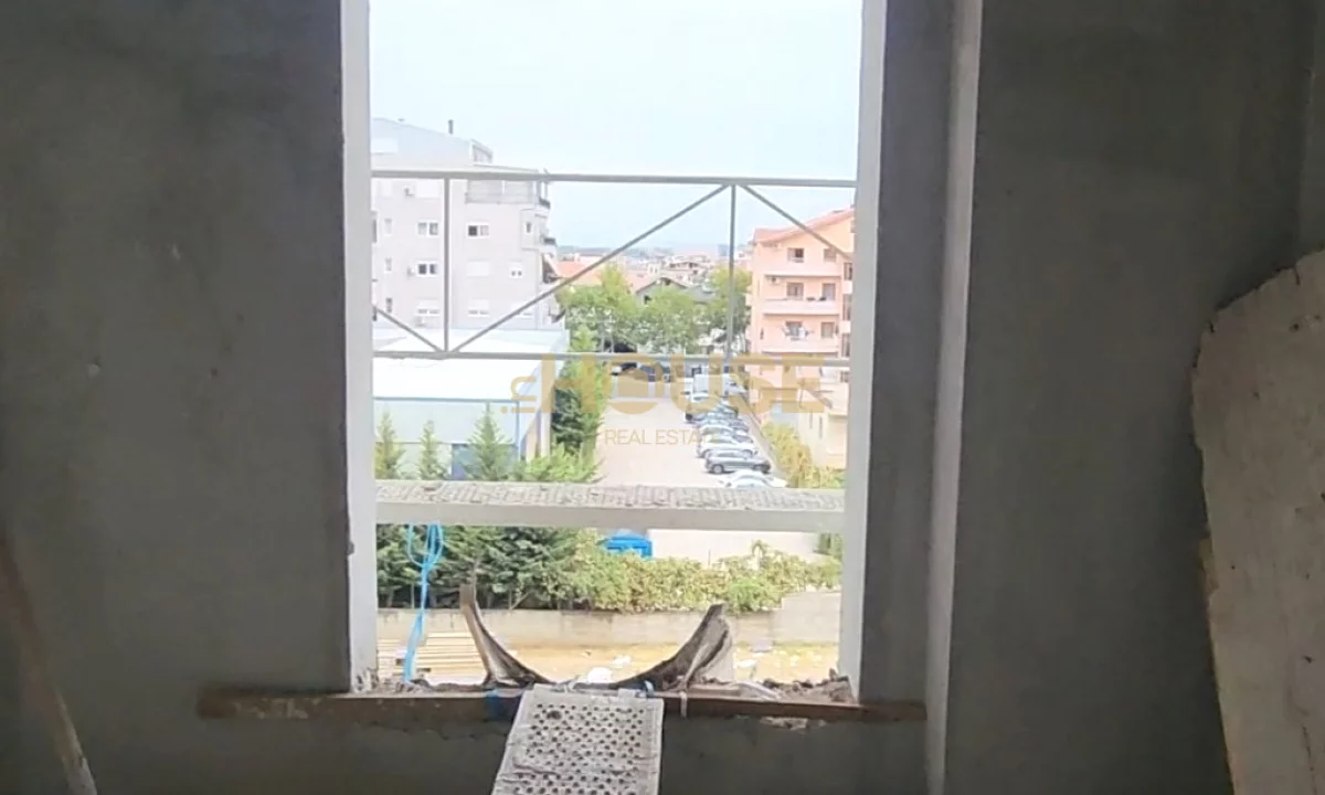 Shtepi ne shitje Apartament ne Tirane, 1+1, Mobilimi Bosh, pa mobiluar, Pagesa 55,500  Euro.