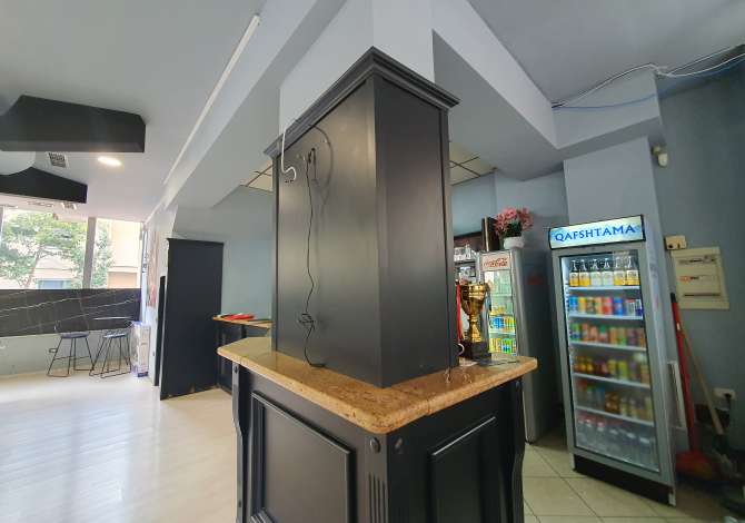 Lokal me qera perballe me Kompleksin Deliorgji