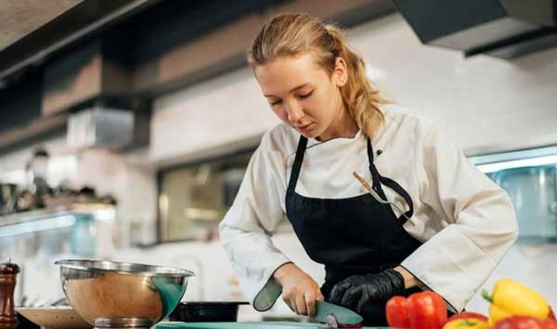 Job Offers in Tirana, Profession Ndihmes kuzhinier, Sanitare , Beginner/Little experience, Payment By Agreement.