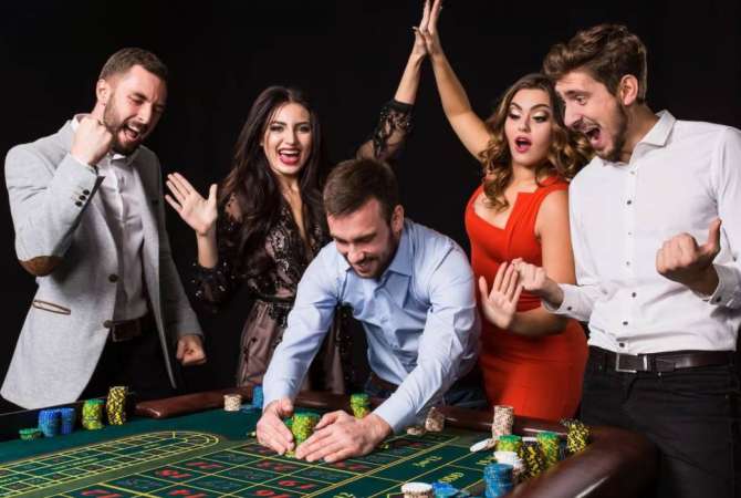 Job Offers in Tirana, Profession Dealer,Recepsioniste ,Security,Arketare , No Experience, Payment 1,300  Euro.