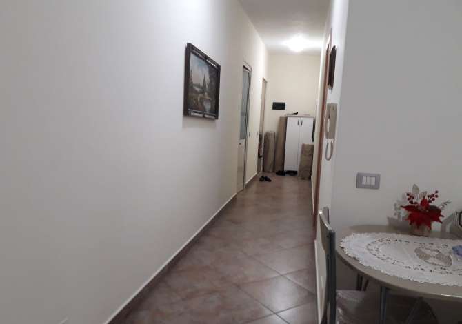 Shtepi ne shitje Apartament ne Tirane, 1+1, Mobilimi E mobiluar, Pagesa 69,000  Euro.