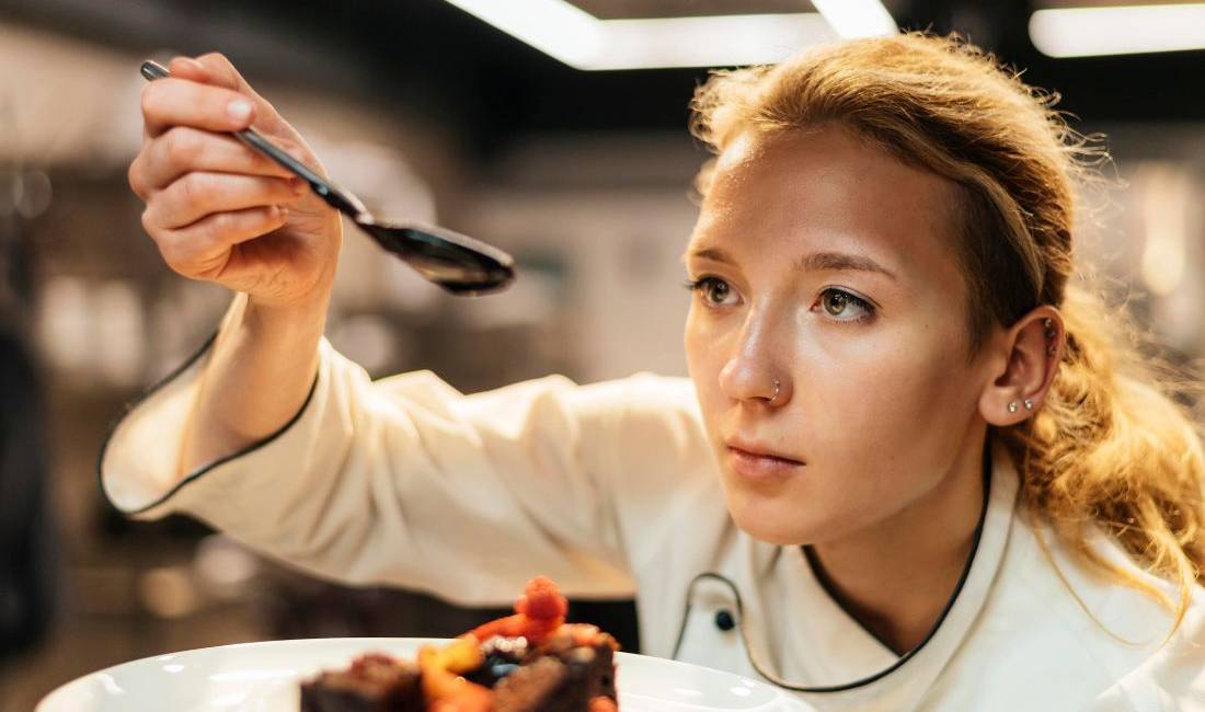 Job Offers in Tirana, Profession Kuzhiniere/Ndihmes Kuzhinier/ Pjatalarese/Sanitare , Beginner/Little experience, Payment By Agreement.