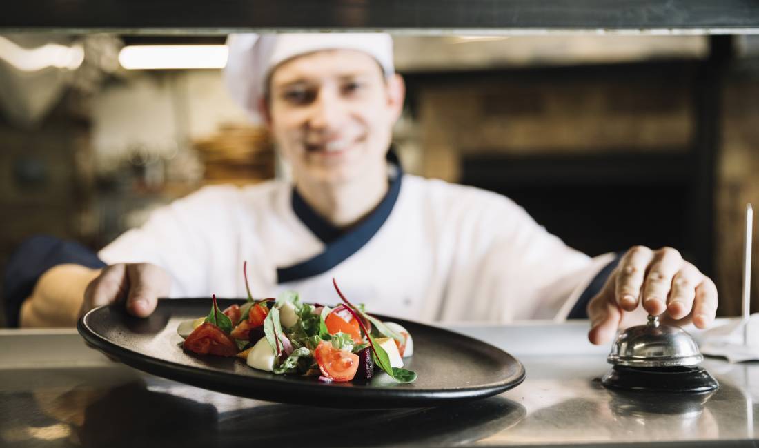 Njoftime Pune ne Himare, Profesioni 🤵Kuzhinier/e i pare  👨 Kamarier (te dije dhe banakun ) , Me eksperience, Pagesa 3,500  Euro.