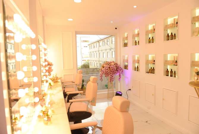 Njoftime Pune ne Tirane, Profesioni Parukiere dhe Estetiste thonjsh  , Me eksperience, Pagesa Me Marreveshje.