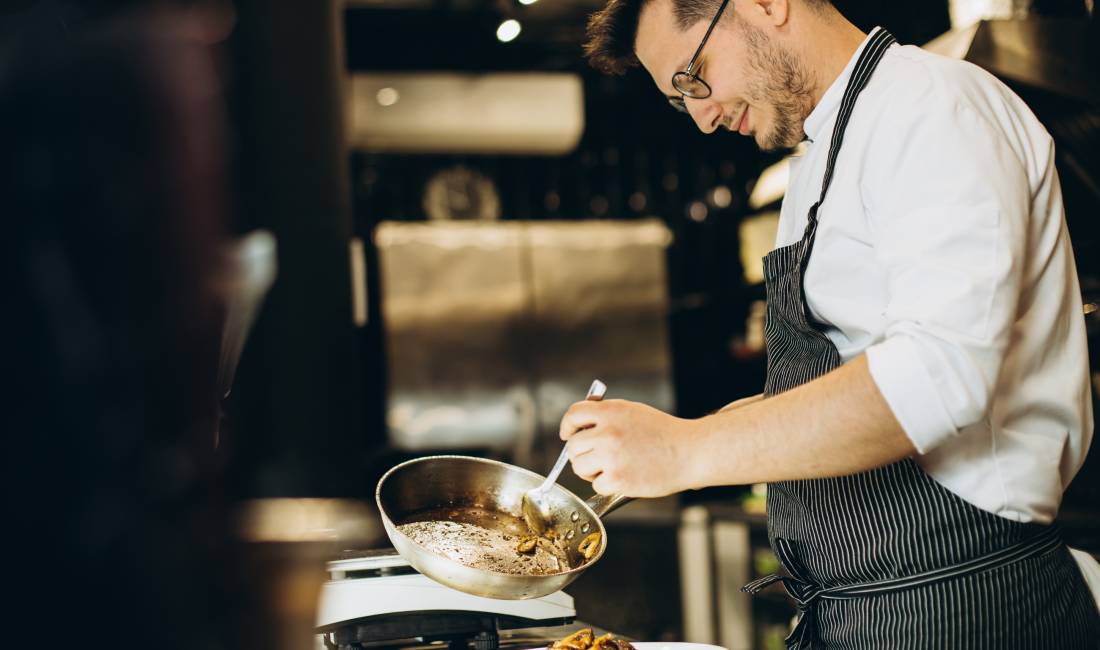 Job Offers in Tirana, Profession Kamarier nd kamarier, kuzhinier i specializuar per krudo , pjatalarese dhe zgarist , Beginner/Little experience, Payment By Agreement.