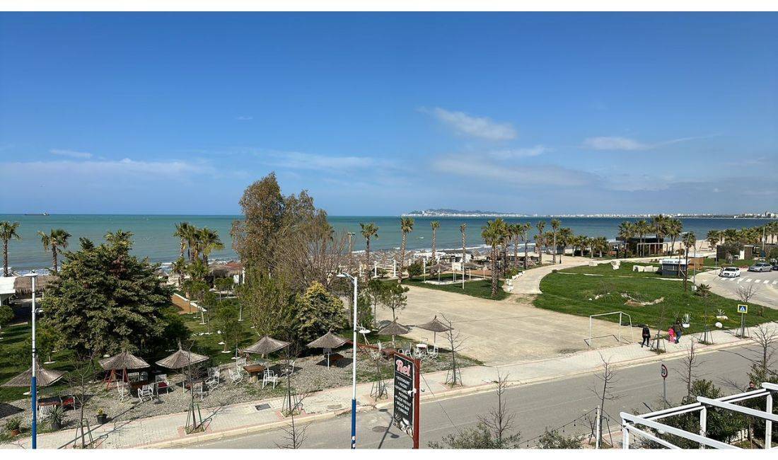 Njoftime Pune ne Durres, Profesioni ✔️Ndihmes Kuzhinier  ✔️Kamarier  ✔️Recepsioniste  ✔️Pastruese per hyrjet   ✔️Punonjes plazhi , Fillestar/Pak eksperience, Pagesa Me Marreveshje.