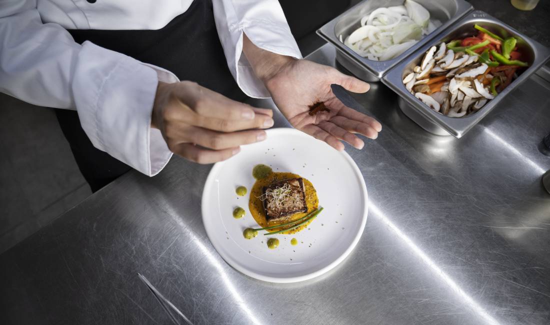 Offerte di lavoro a Santa Quaranta, Profession Kuzhinier dhe Ndihmes kuzhinier  , Con esperienza, Pagamento Trattabile.