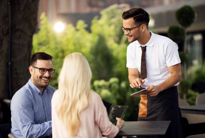 Njoftime Pune per -Kamarier/e -Banakier/e -Ndihmes kamariere -Ndihmes kuzhunier -Sanitare -Pjatalarese ne Vlore