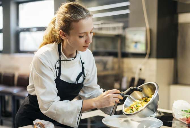 Njoftime Pune per Kamarier/e 🧑‍🍳 ndihmes kuzhiniere 👨Motorrist (me ose pa motorr) 🤵Kuzhinier/e 👩‍🍳Picier /e 🧼Pjatalarese ne Tirane