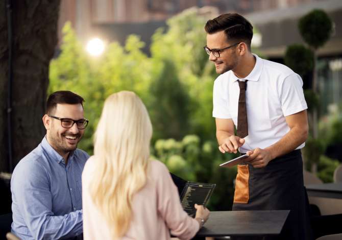 Njoftime Pune per 1. Kamarier/e 🍽️ 2. Bankier/e 💳 3. Picier 🍕 ne Tirane