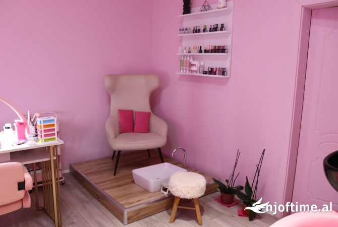 Ambiente Commerciale in Affitto 1+1 a Tirana - 300 Euro