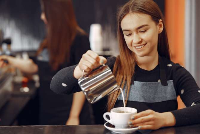 Njoftime Pune per Banakiere turni i pare ne Tirane