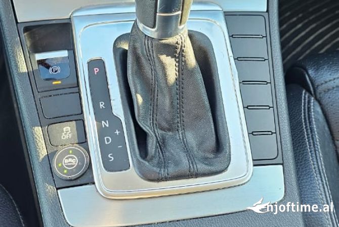 Auto in Vendita a Tirana, Volkswagen, 2013 gasoline-gas,Kambio Automatik Pagamento 9,990  Euro.