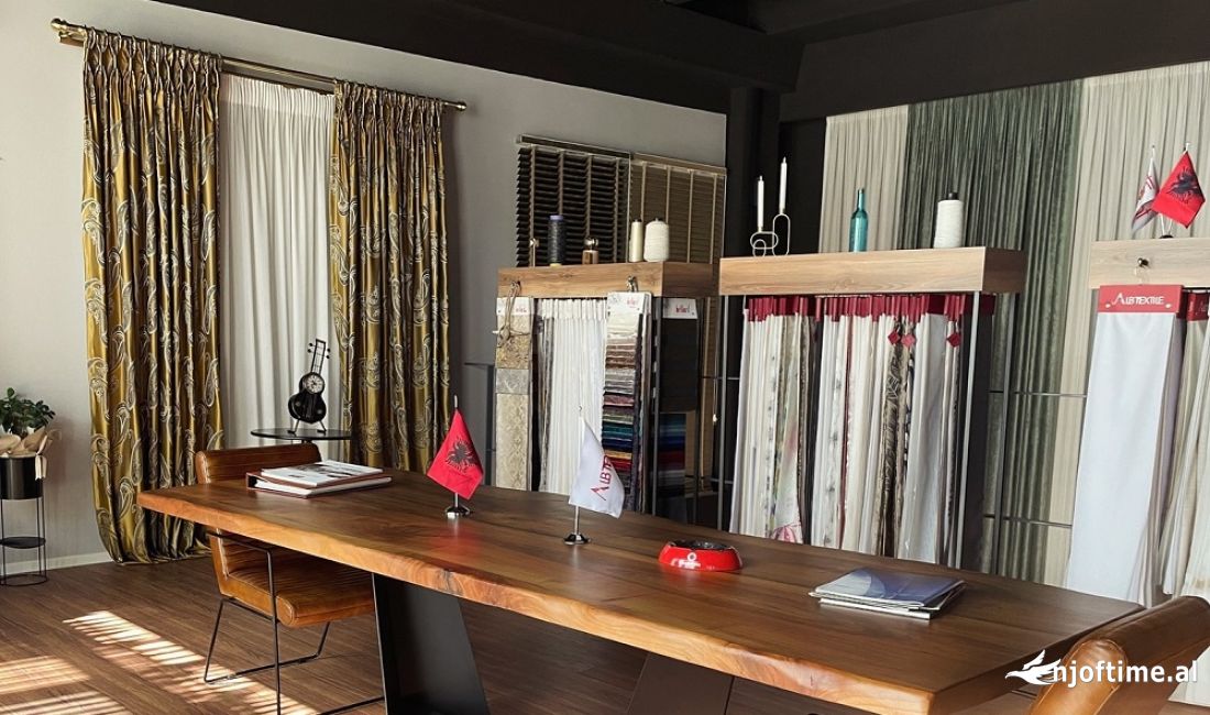 Sherbime teknike per instalimin e automatizuar te perdeve ne ambiente te brendshme.Levizjet e perdeve qe kontrollohen nga komanda elektrike.